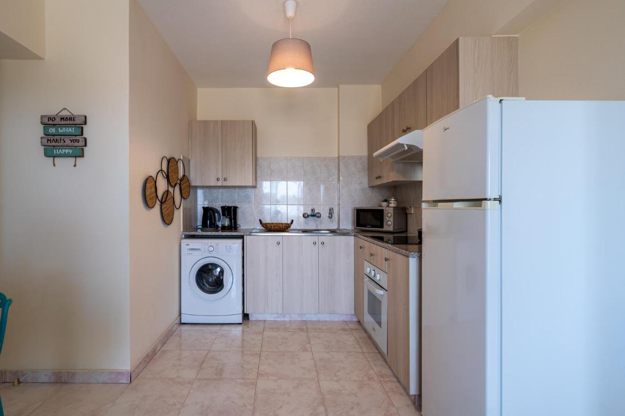 Sunny 2-Br Apartment In Mackenzie Larnaca Esterno foto